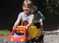 Riesen-Kipplastwagen