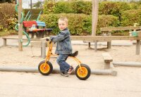 Laufrad Walker mit Kind im Einsatz