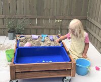 Outdoor Sandkasten-Matschtisch auf Rollen