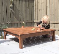 Outdoor Boden-Spieltisch mit Kind