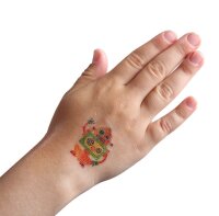 Tattoos Mini Monster auf der Hand