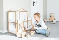 Puppenhaus Kind sitzend
