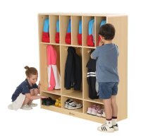 Sechser-Garderobe mit Kinder