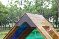 Outdoor Wanderh&uuml;tte mit Farbfenstern