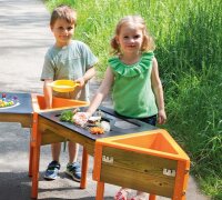 Activity Spielboard Siebe und Sch&uuml;ssel mit Kind