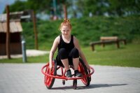 sportliches M&auml;dchen mit Wheeyl Rider