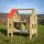 Puppenhaus Outdoor auf der Wiese