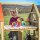 Puppenhaus Outdoor Detail spielendes Kind