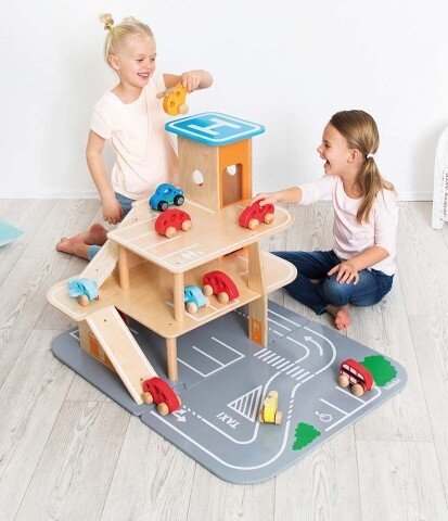 XXL City-Parkhaus mit Kindern
