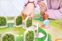 Detail Amys Spie Hand greift einen Busch